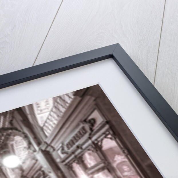 Cafe in Venice by Assaf Frank